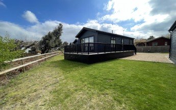 DIRECT SEA VIEW WITH BI-FOLD DOORS  2 bedroom Lodge