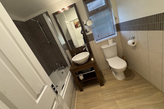 Driftwood Lodge      2 Bedrooms Image 16