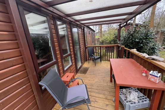 Regal Autograph 2 bedroom lodge on a lovely gardeners and bird watchers paradise pitch!!! Image 4