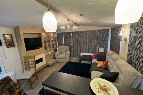 Regal Autograph 2 bedroom lodge on a lovely gardeners and bird watchers paradise pitch!!! Image 7
