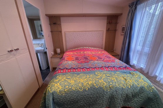 Regal Autograph 2 bedroom lodge on a lovely gardeners and bird watchers paradise pitch!!! Image 13