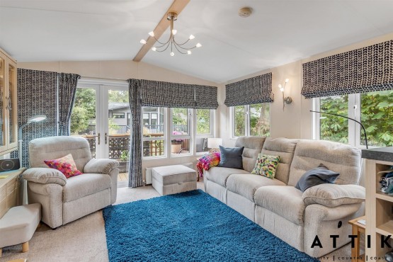 Regal Autograph 2 bedroom lodge on a lovely gardeners and bird watchers paradise pitch!!! Image 4