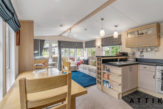 Regal Autograph 2 bedroom lodge on a lovely gardeners and bird watchers paradise pitch!!! Image 7