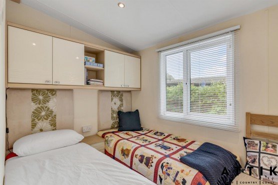 Regal Autograph 2 bedroom lodge on a lovely gardeners and bird watchers paradise pitch!!! Image 13