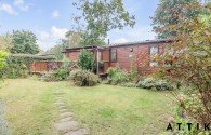 Regal Autograph 2 bedroom lodge on a lovely gardeners and bird watchers paradise pitch!!! Thumbnail 11